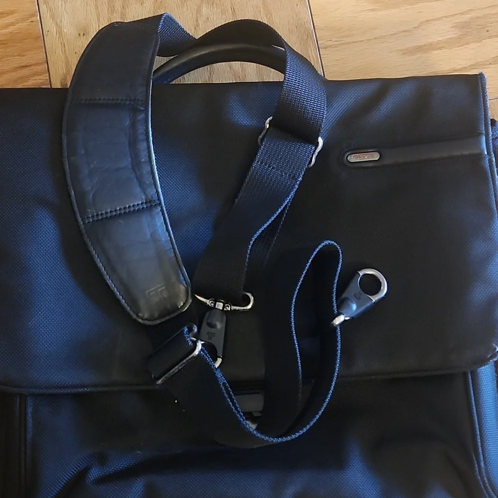 Tumi Expandable Briefcase Messenger Travel Pilot Laptop Bag Nylon Black!